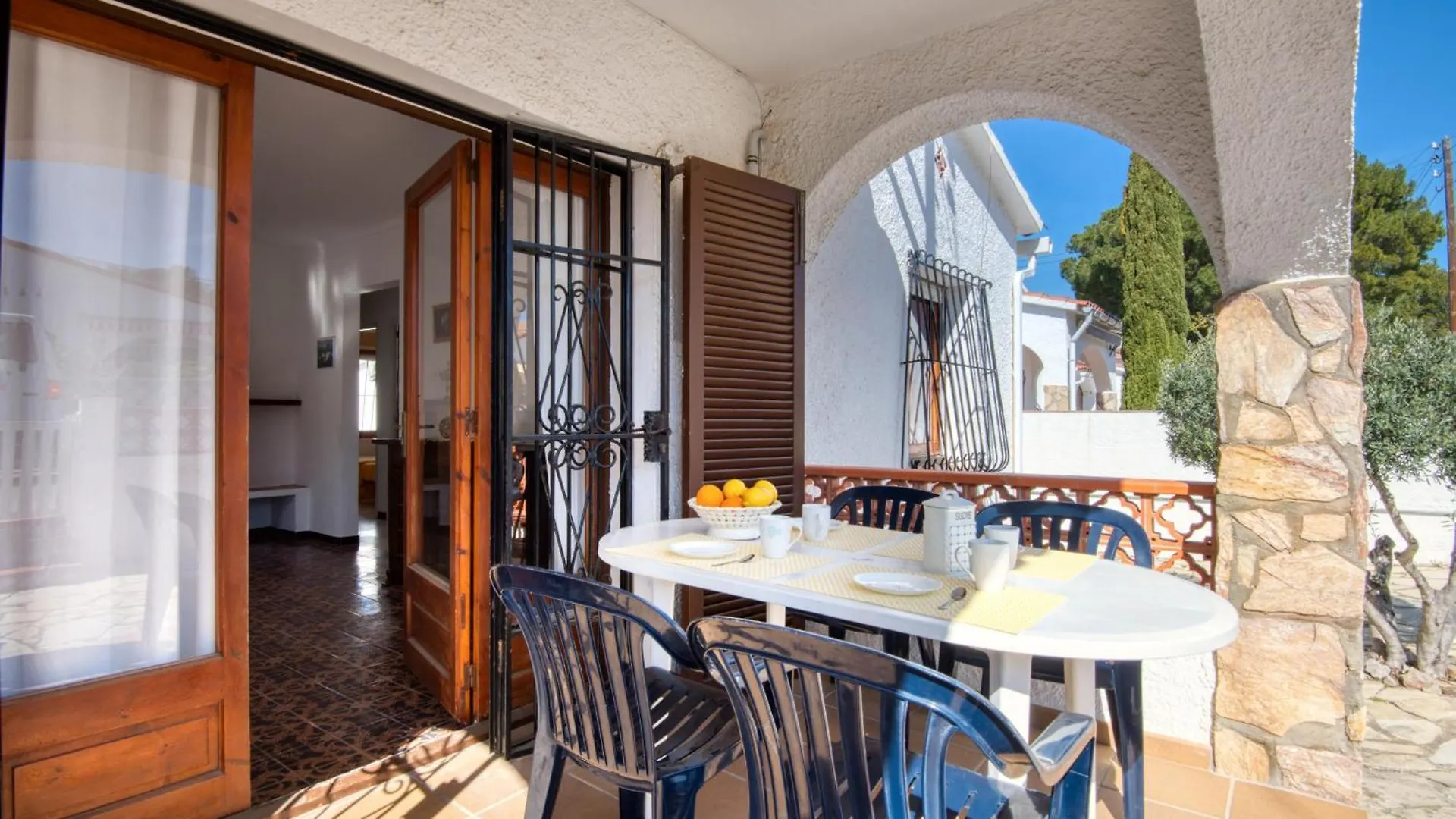 Max Villa L'Escala